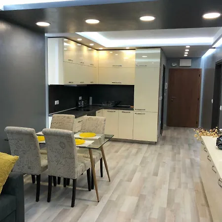 Brand New, Luxury City